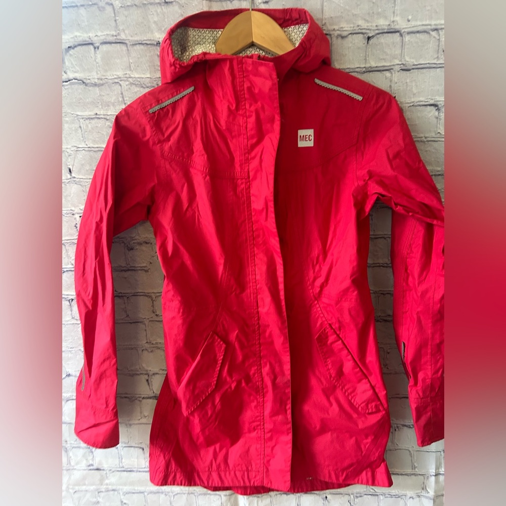 MEC girls pinky/red full length rain jacket